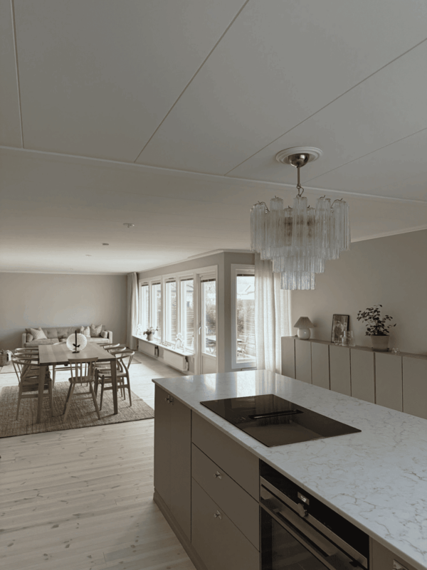 Medium Tubular Murano chandelier with milky swirl glass prisms – Mid-Century style