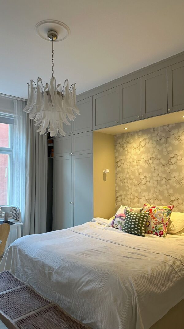 White Murano glass chandelier – Mid-Century Mazzega style – Medium