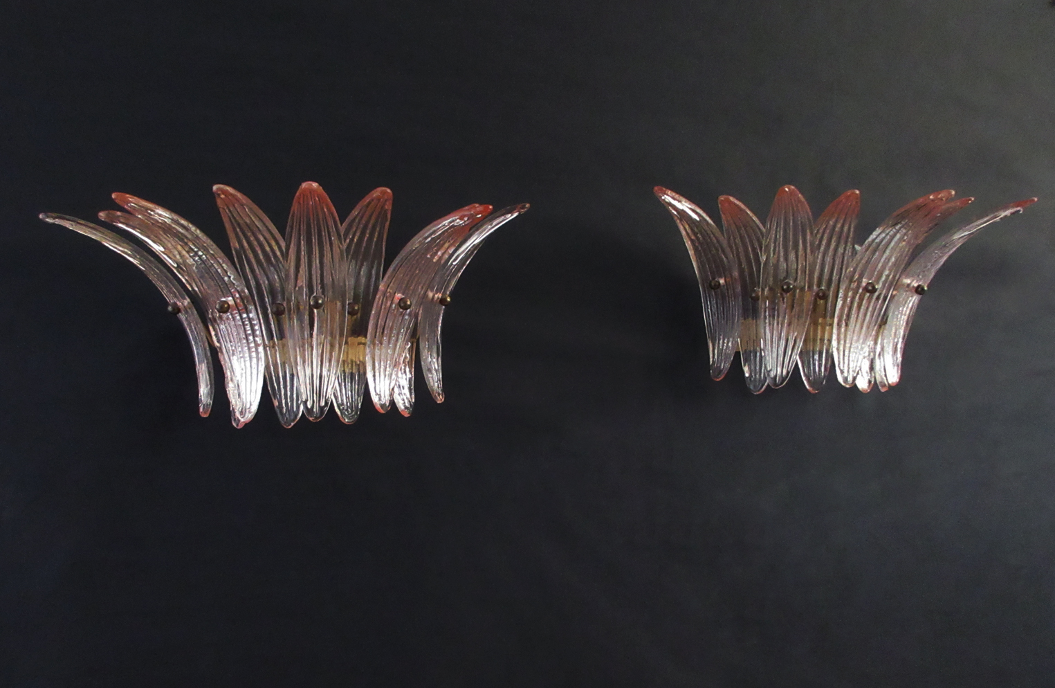 Handblown Murano glass — Palmette Pink