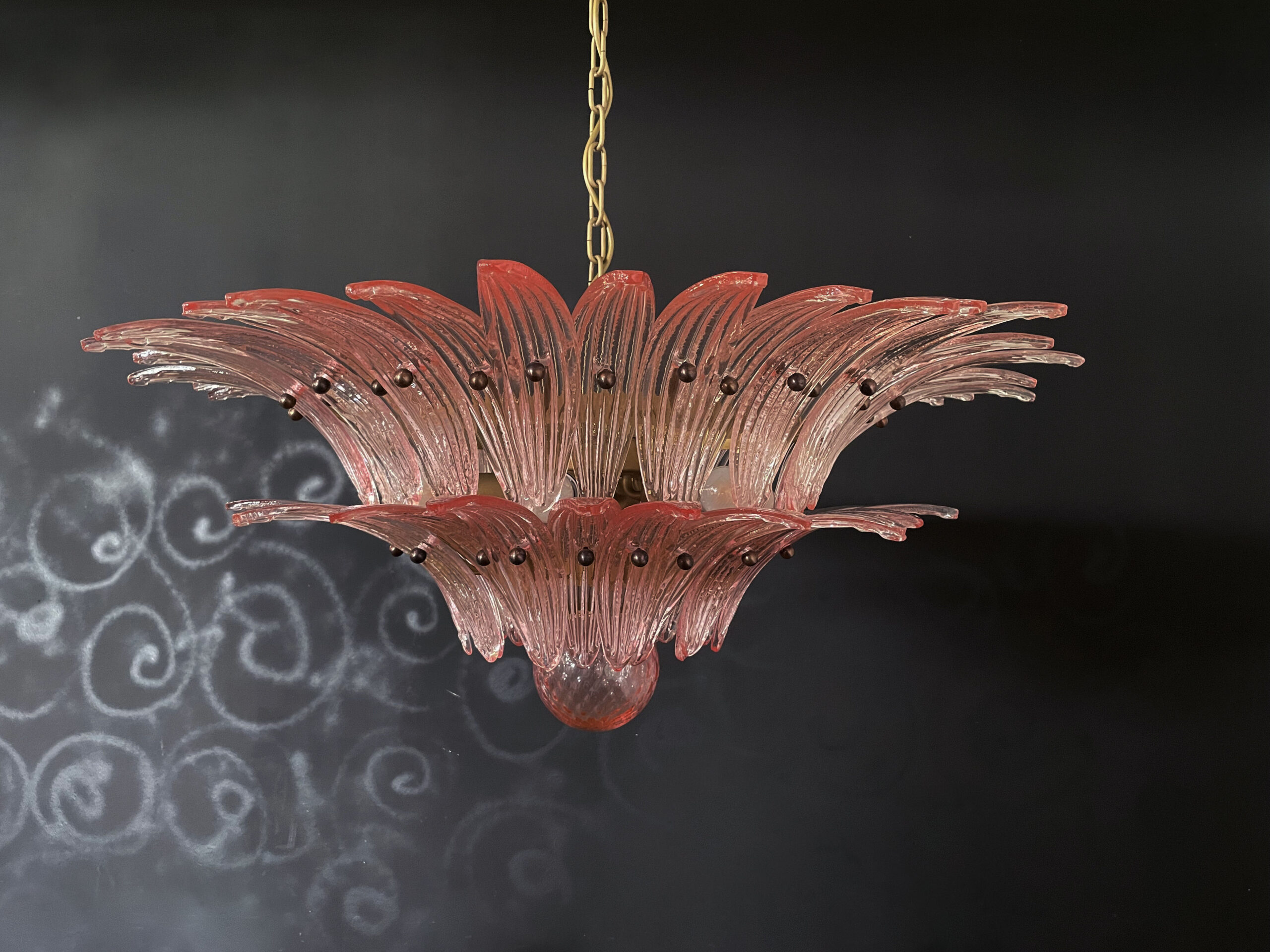 Handblown Murano glass — Palmette Pink