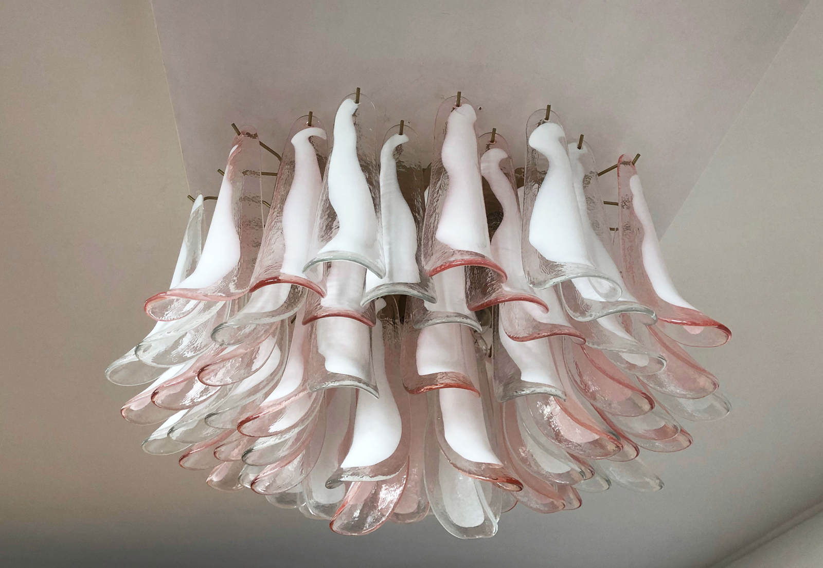 Handblown Murano glass — Petal Transparent/Pink