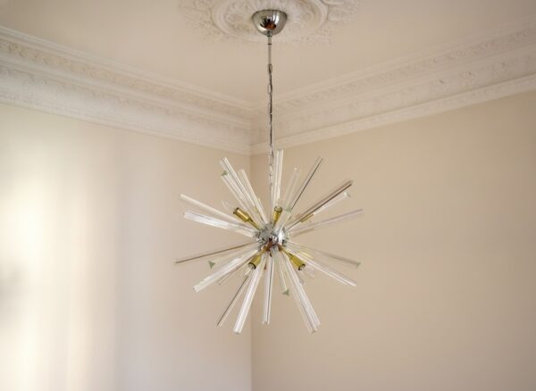 Handblown Murano Sputnik Chandelier – 15 Glasses under an ornate ceiling rose