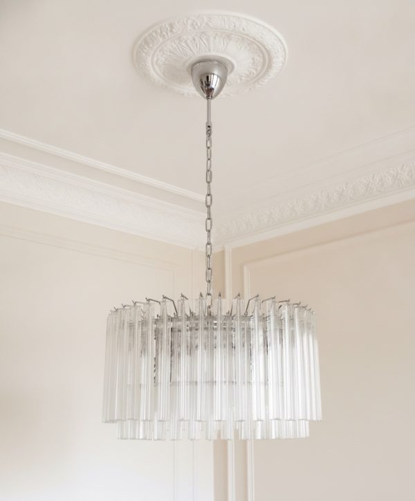 Handblown Murano Triedri Chandelier – 163 Triedri Glass under an ornate ceiling rose