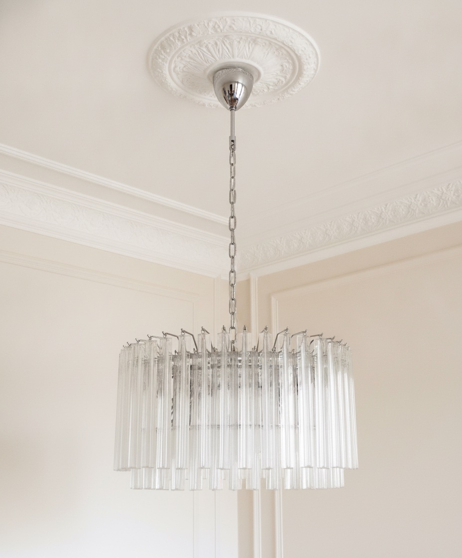 Handblown Murano Triedri Chandelier – 163 Triedri Glass under an ornate ceiling rose